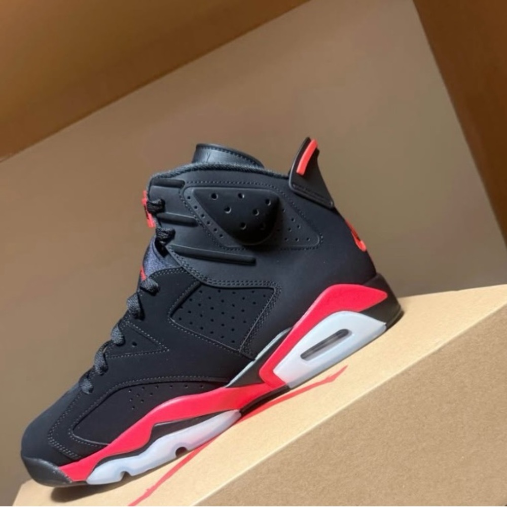 Jordan Retro Black and Red Men's Sneakers